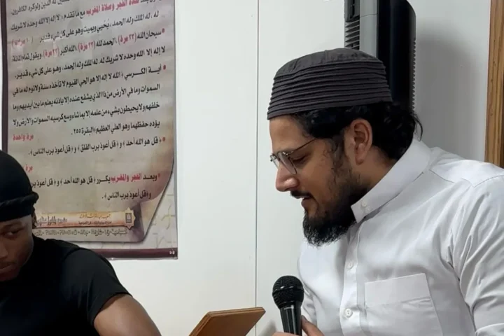 Sheikh Osman teaching a class