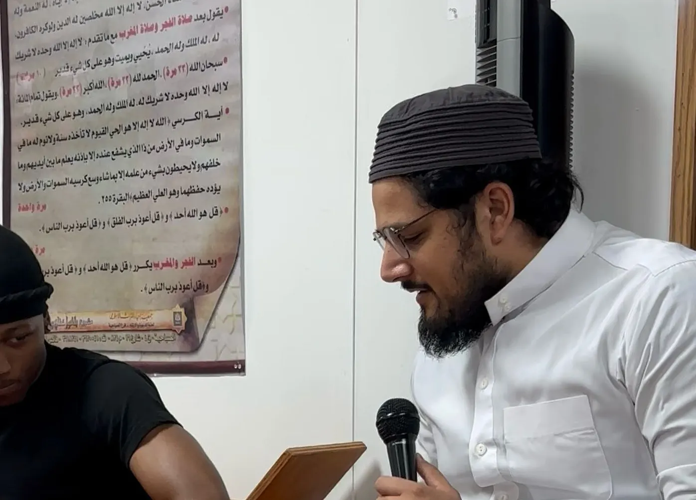 Sheikh Osman teaching a class